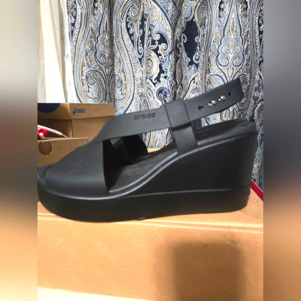 Crocs Platform wedge sandals size 10